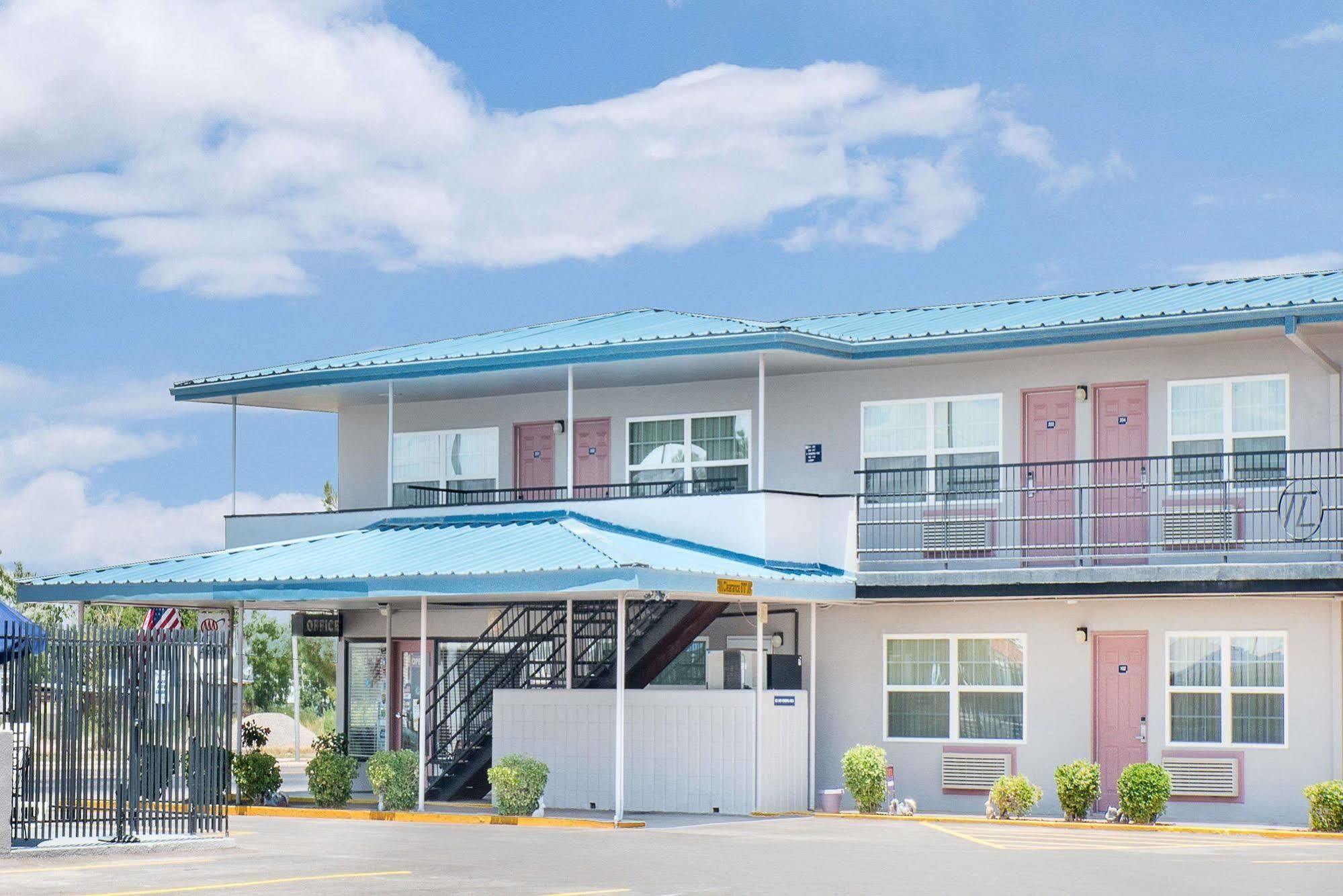Knights Inn & Suites Pecos Buitenkant foto