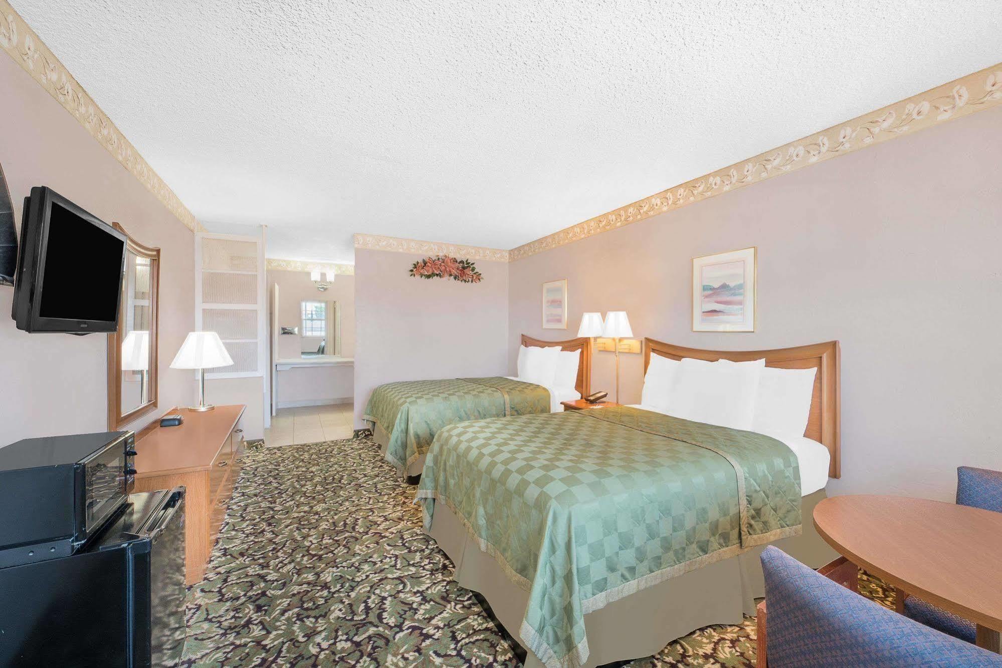 Knights Inn & Suites Pecos Buitenkant foto